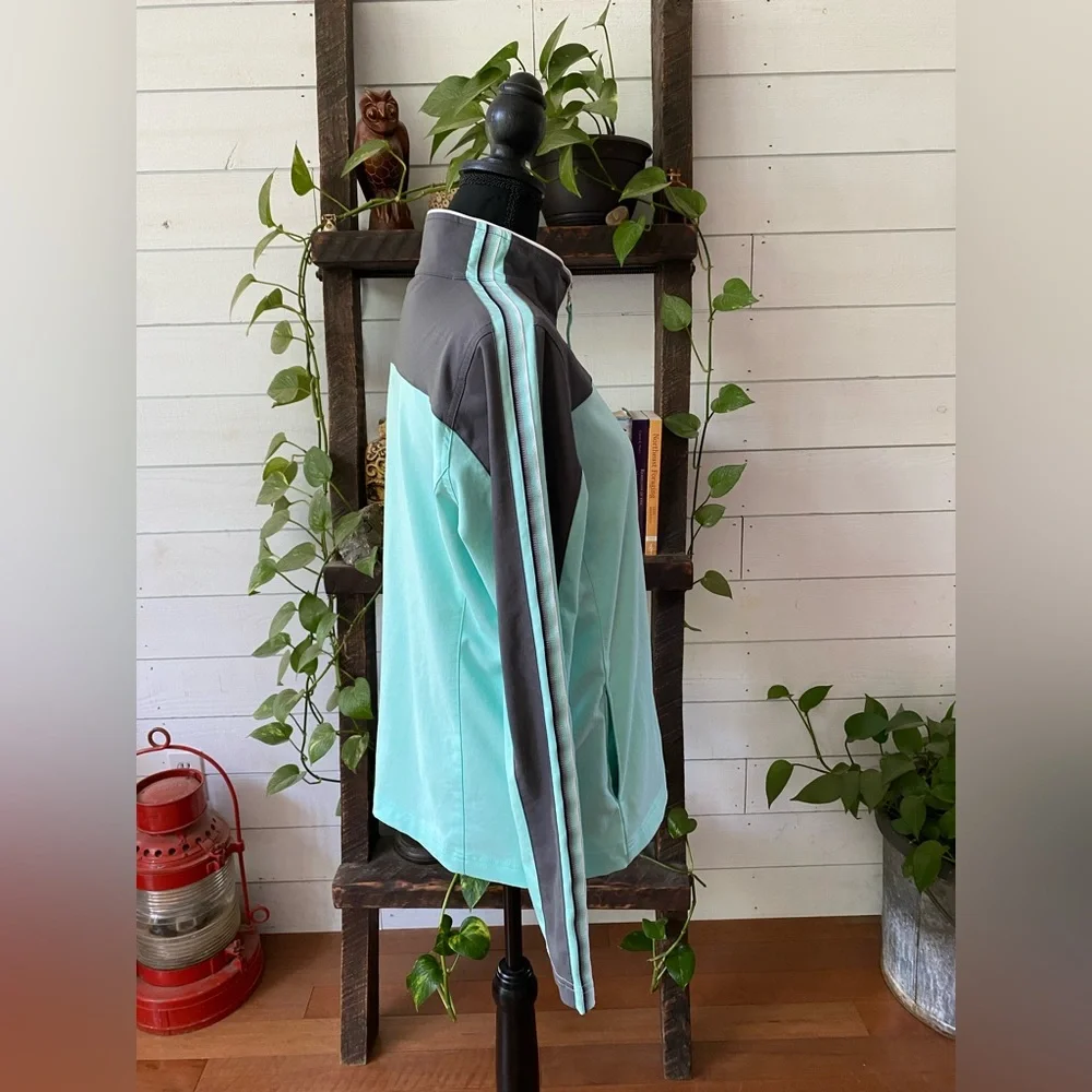Made for Life: Sporty Mint Green and Gray Ski Jacket with Performance Material